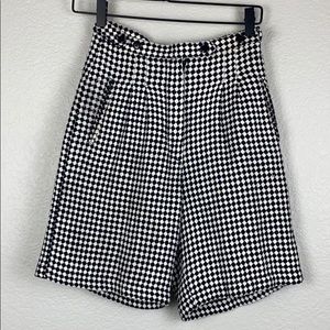 Vintage high rise checkered print shorts